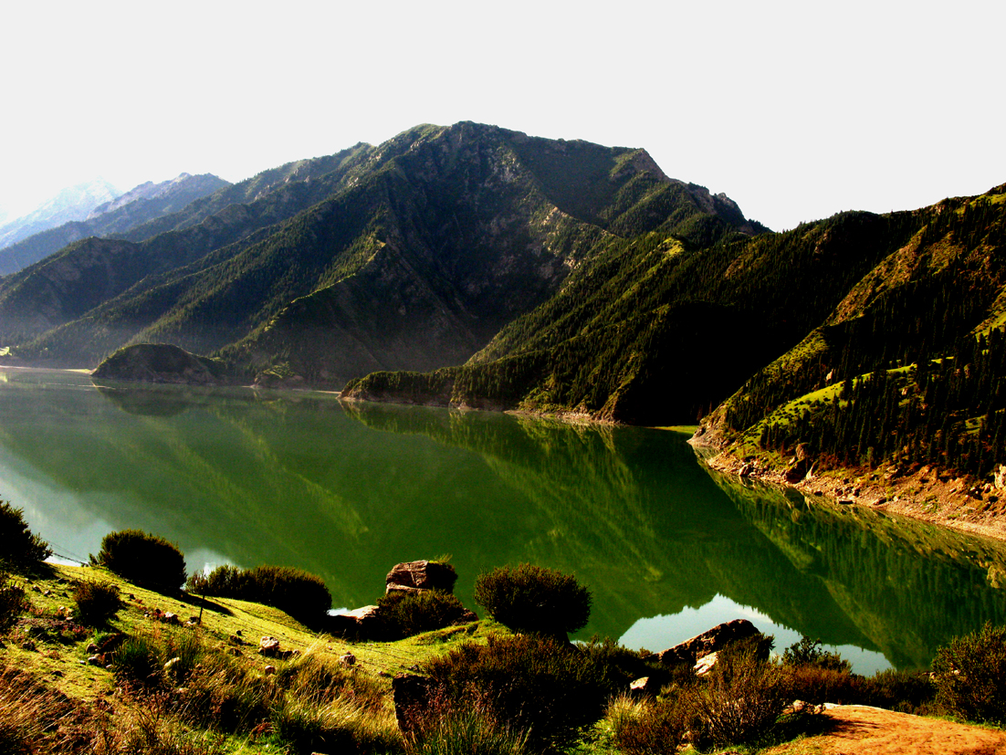 The Scenery of the Dragon Ponds