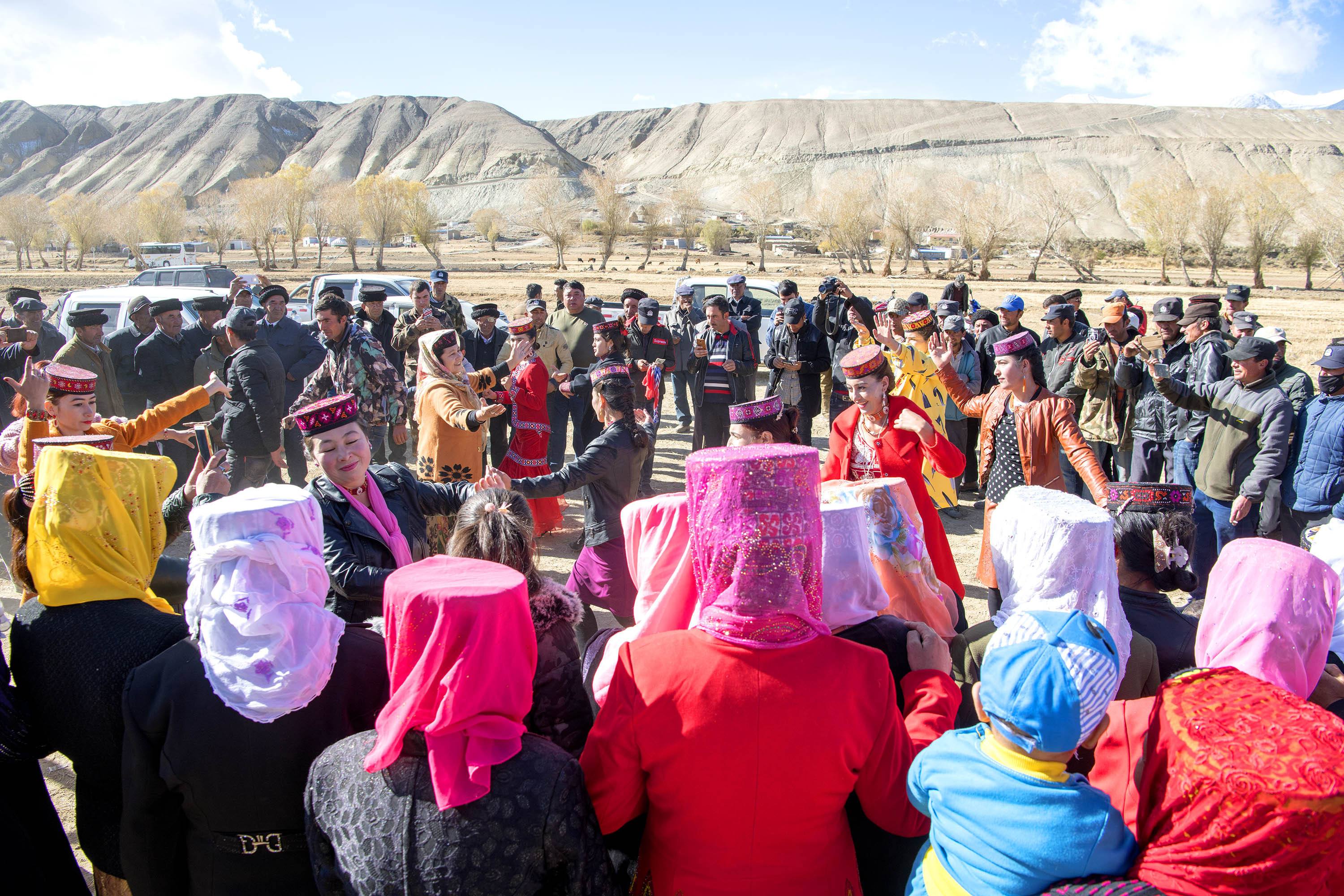 xinjiang-local-custom-3.jpg xinjiang-local-custom-3.jpg